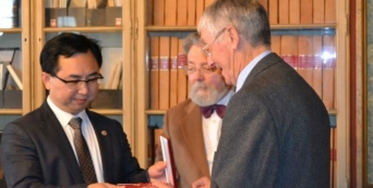 Visita da Cruz Vermelha Chinesa